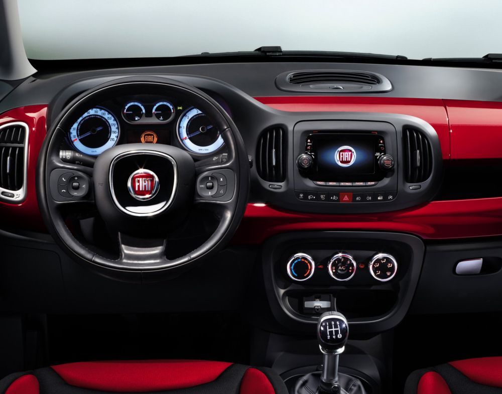 FIAT () 500L II:  