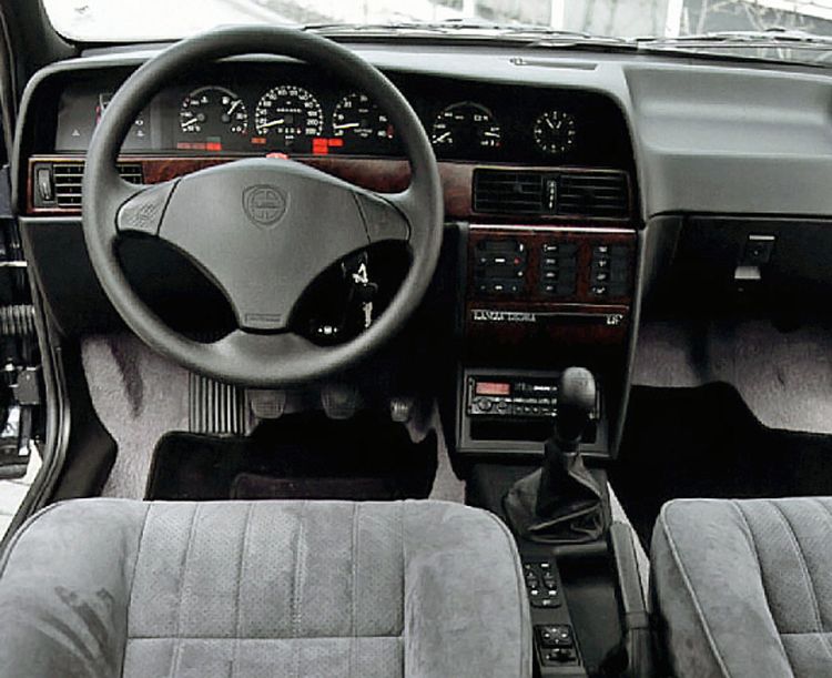 Lancia () Dedra (835):  