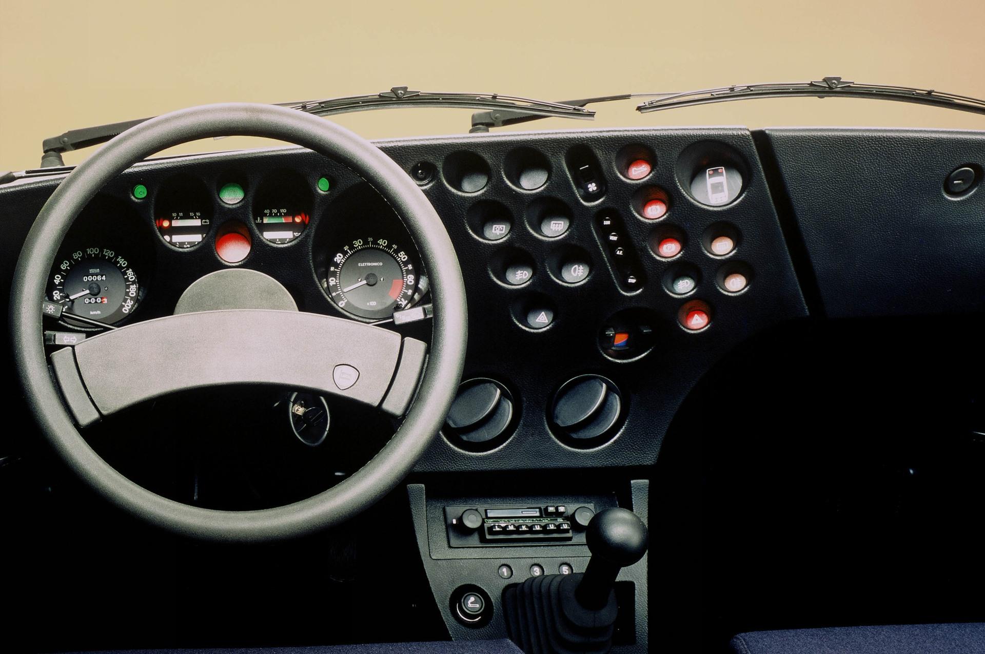 Lancia () Trevi (828DB):  