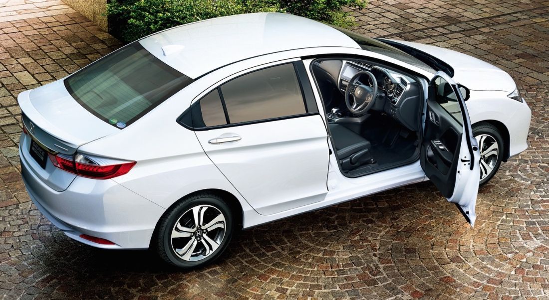 Honda () Grace I (GM_):  