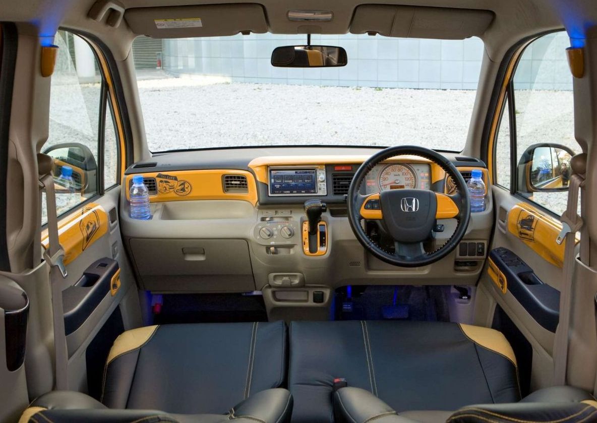 Honda () Life V:  