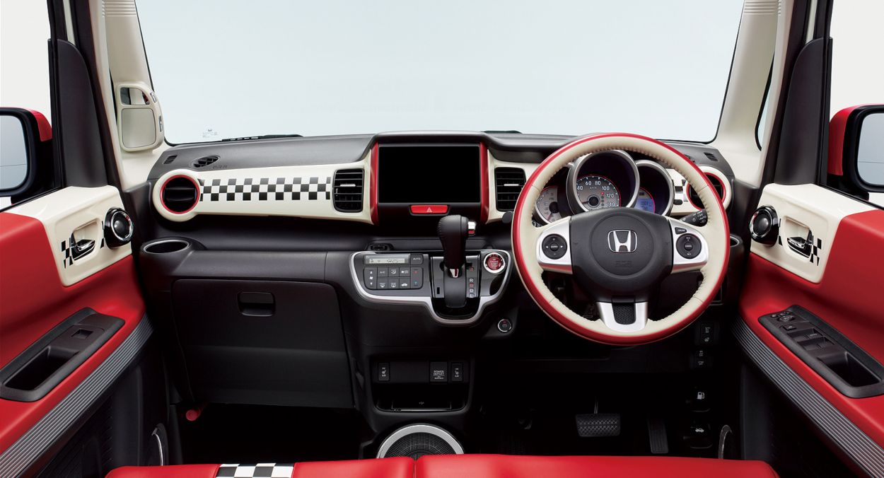 Honda () N-BOX Slash:  
