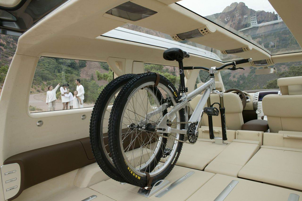 Nissan () Dunehawk Concept:  