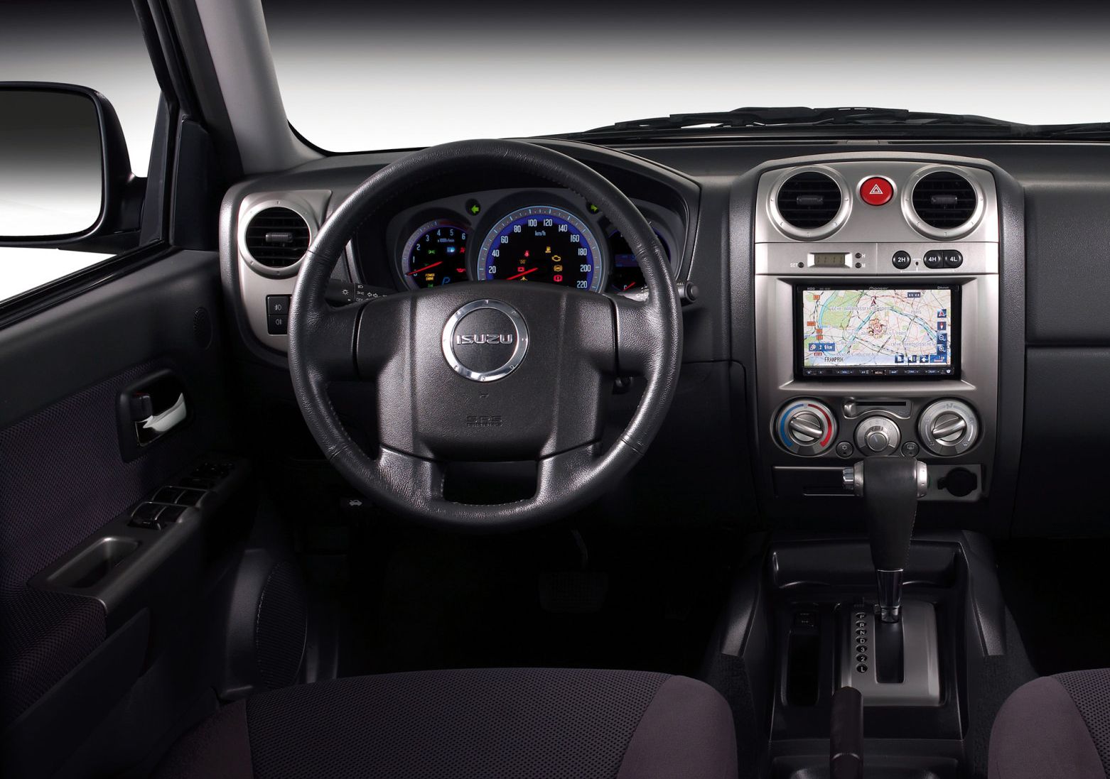 Isuzu () D-Max I (8DH):  