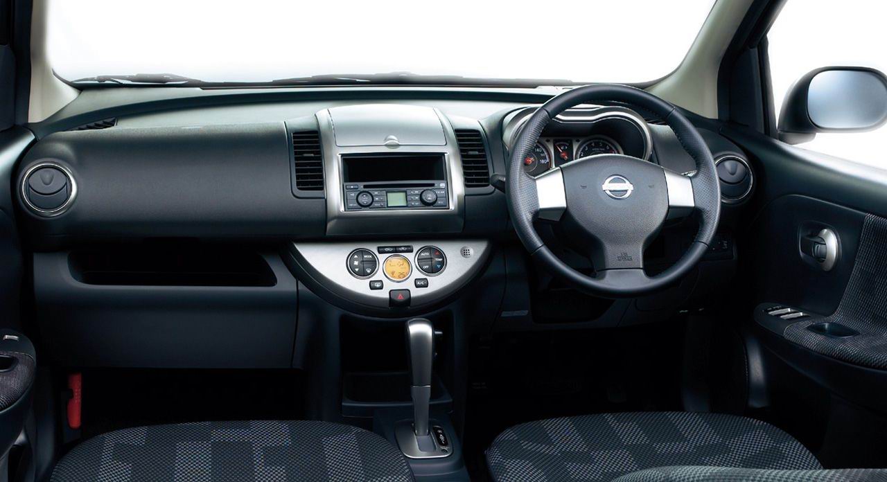 Nissan () Note I (E11):  
