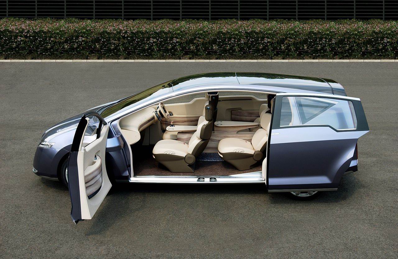 Nissan () Serenity Concept:  