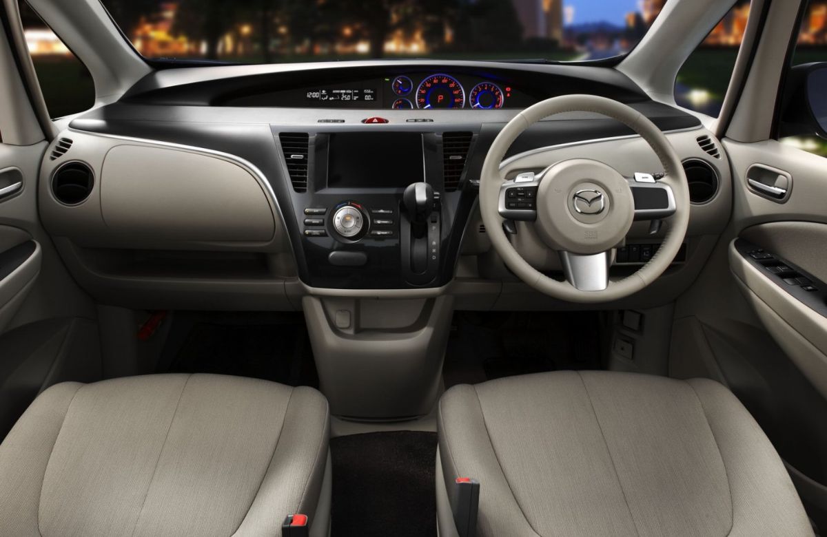 Mazda () Biante I:  