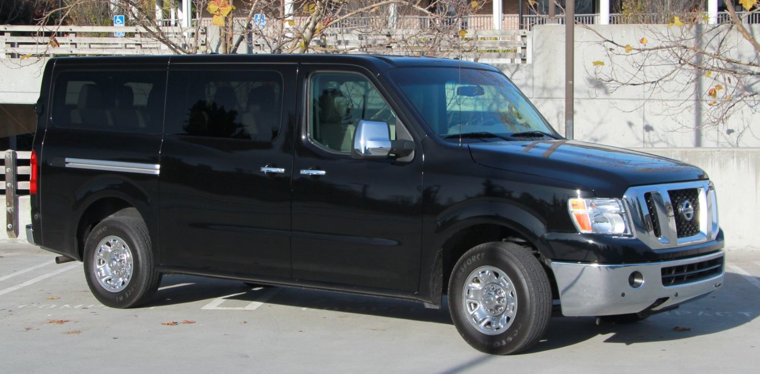 Nissan () NV 3500:  