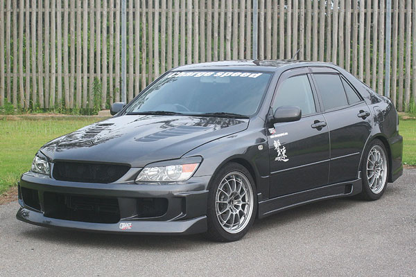 Toyota () Altezza:  