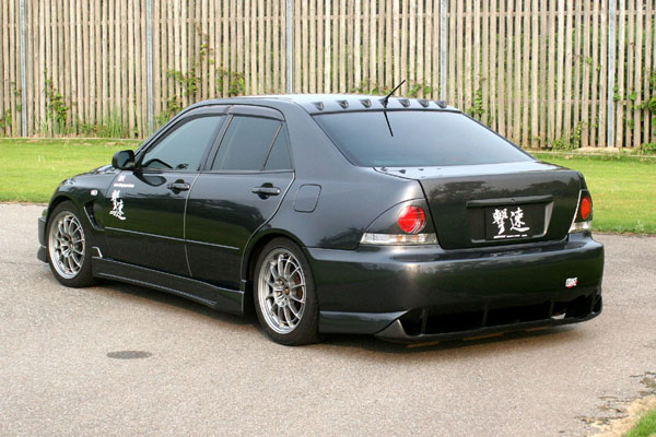 Toyota () Altezza:  