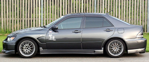 Toyota () Altezza:  