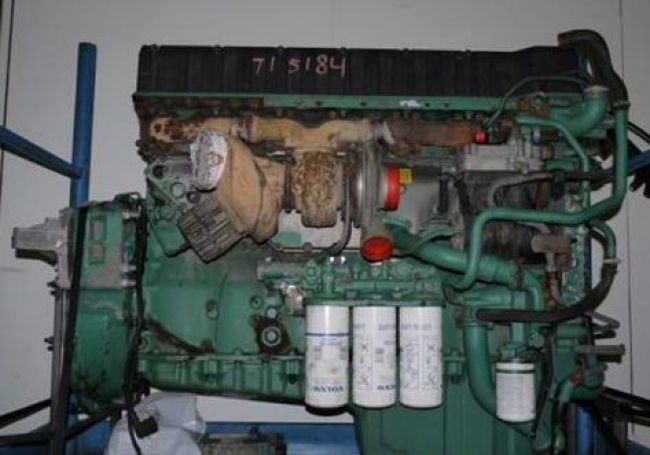 Volvo () D12D:  