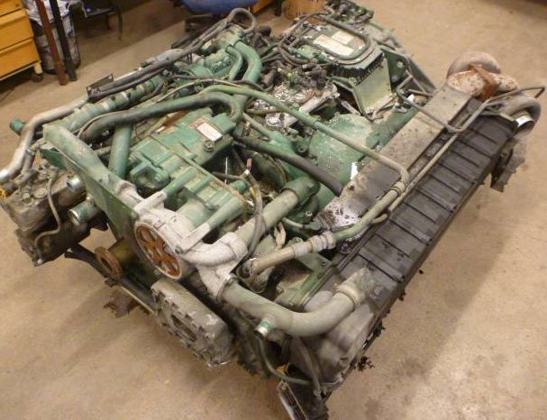 Volvo () DH12D:  