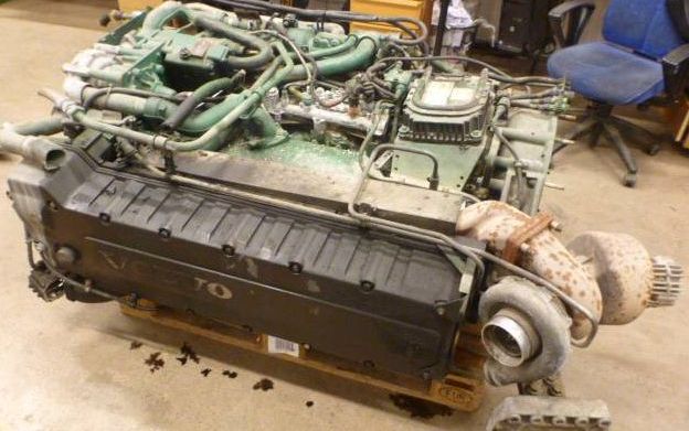 Volvo () DH12D:  