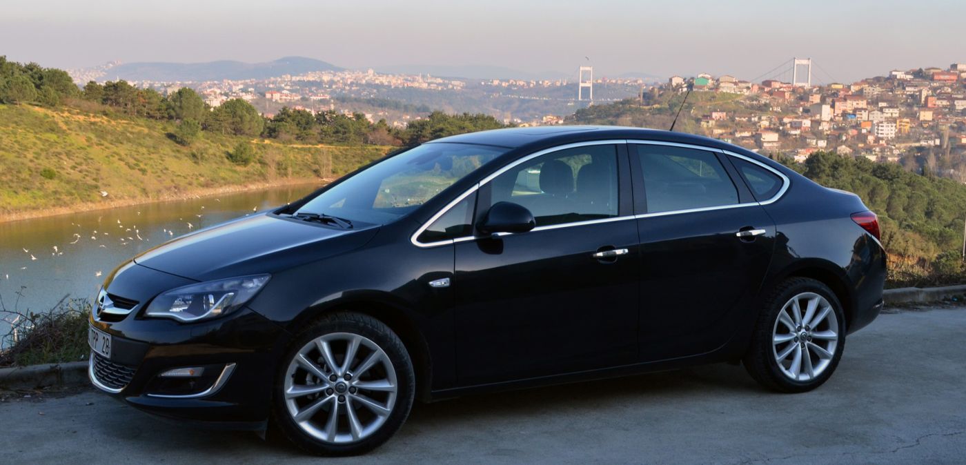 Opel () Astra J IV sedan:  