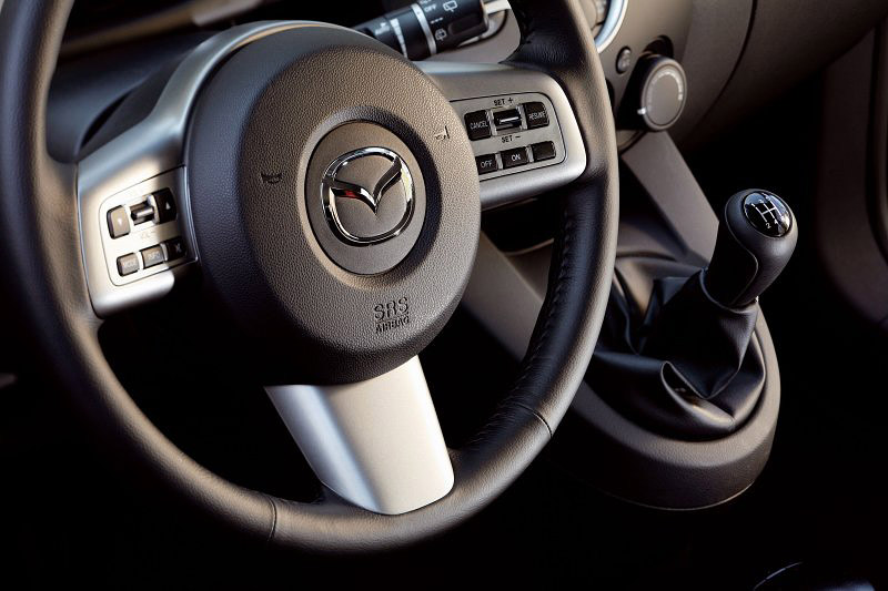Mazda () 2 II (DE3, DE5):  