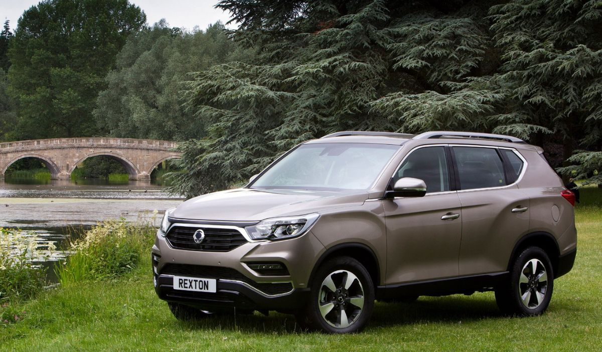 SsangYong () Rexton II:  