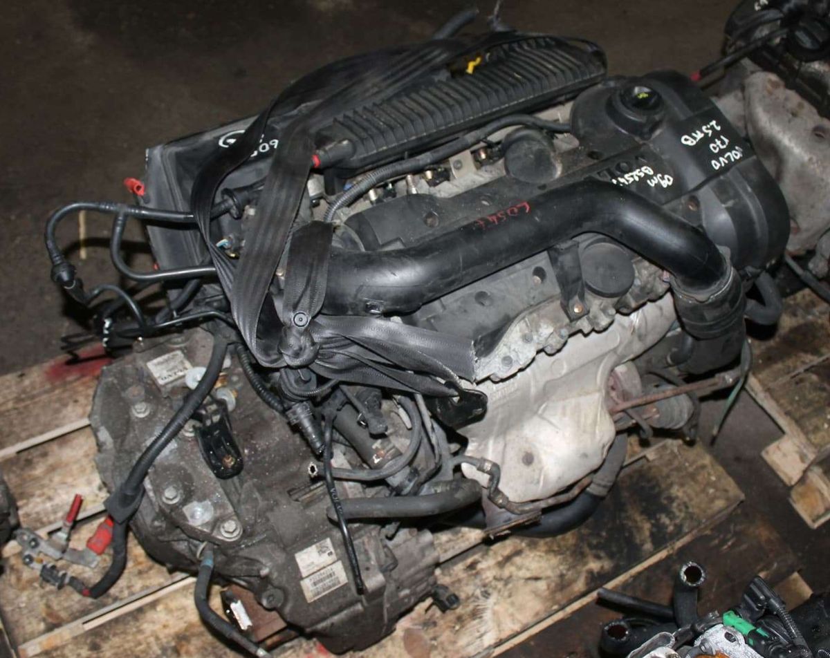 Volvo () B5254T8:  