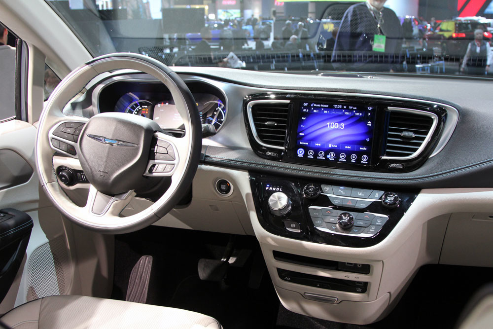 Chrysler () Pacifica II (RU):  
