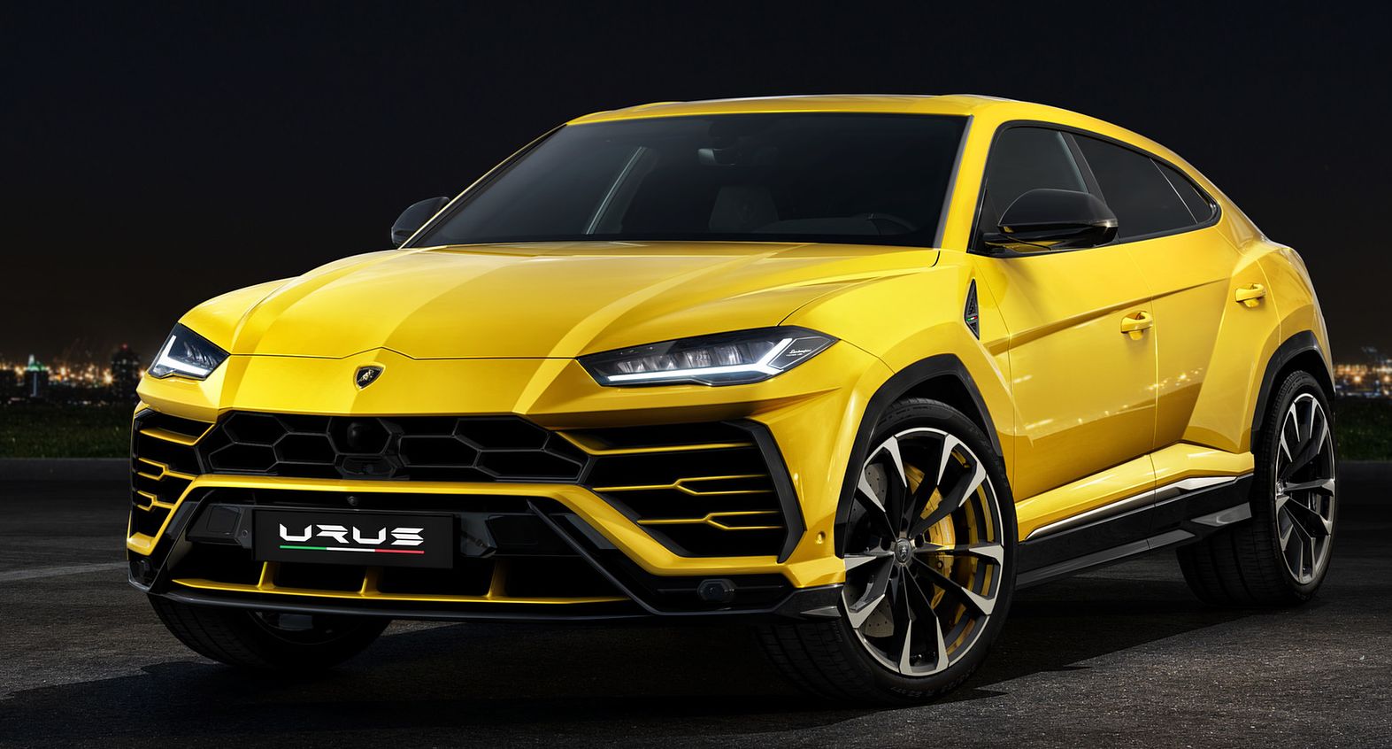 Lamborghini ( ) Urus:  