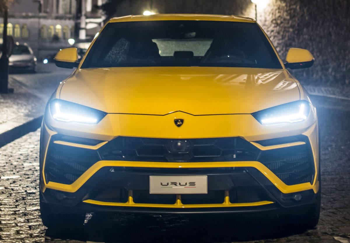 Lamborghini ( ) Urus:  
