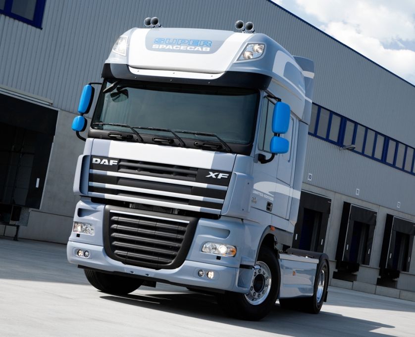 DAF () XF105:  