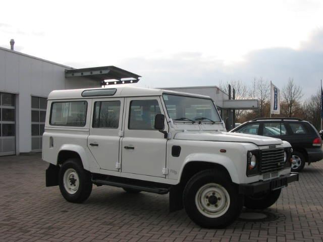 Land Rover ( ) Defender (LD):  