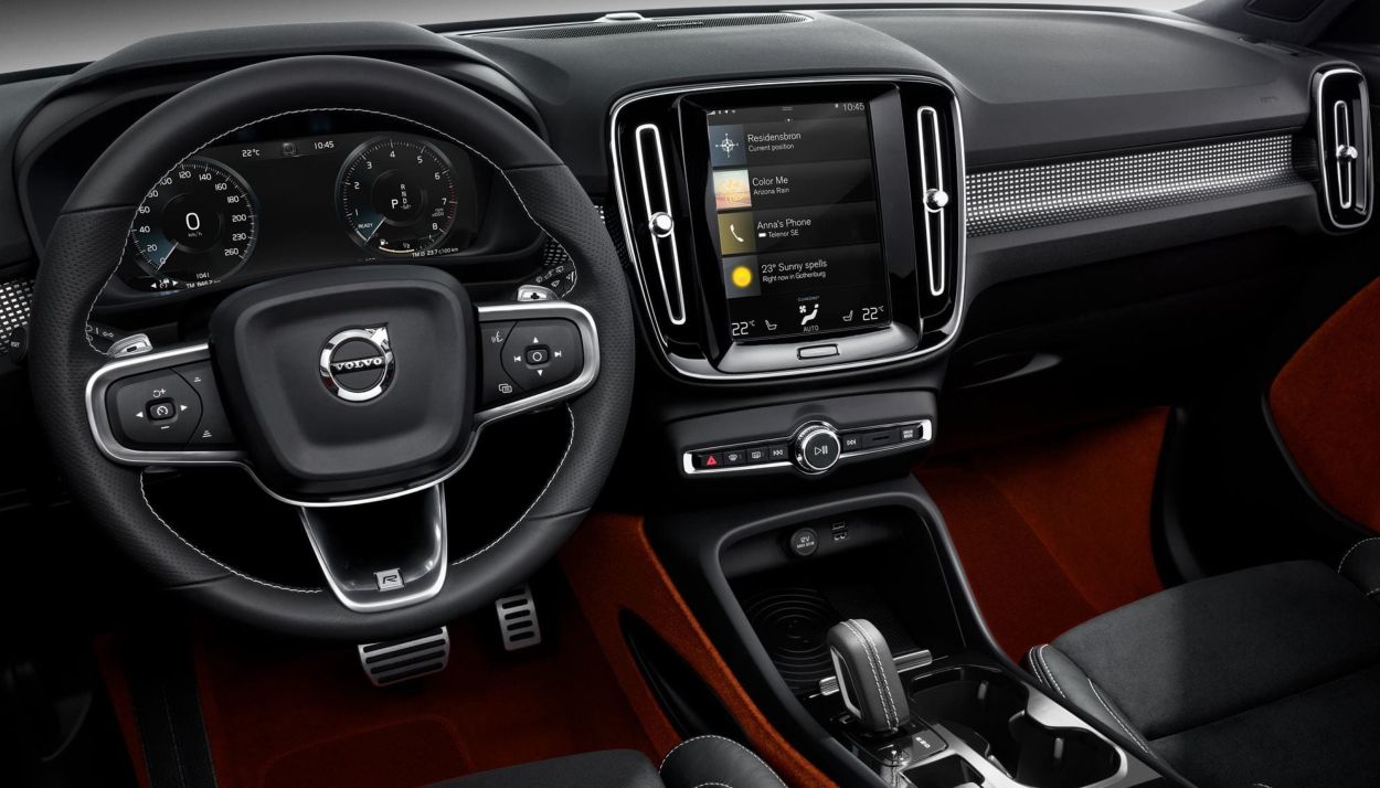 Volvo () XC40 I:  