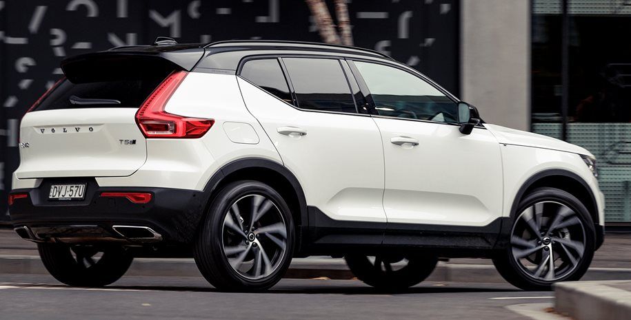 Volvo () XC40 I:  