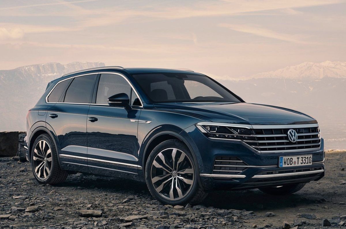 Volkswagen (VW) () Touareg III (CR7):  