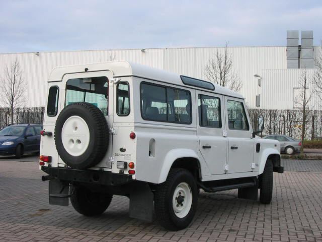 Land Rover ( ) Defender (LD):  