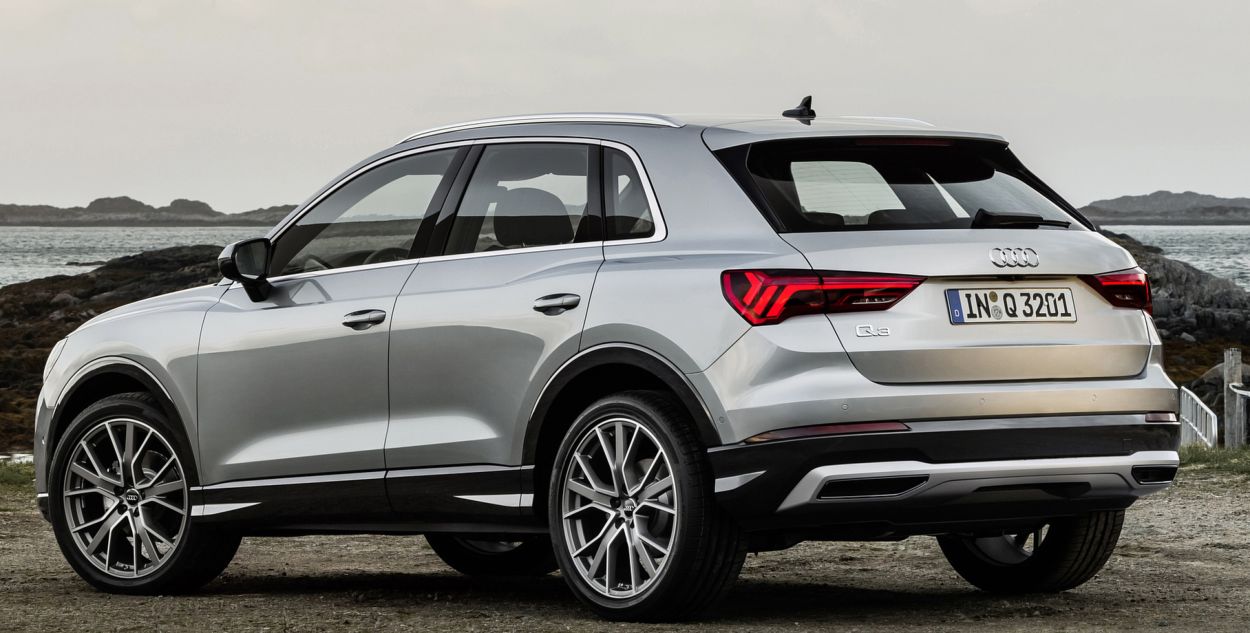 Audi () Q3 II (F3B):  