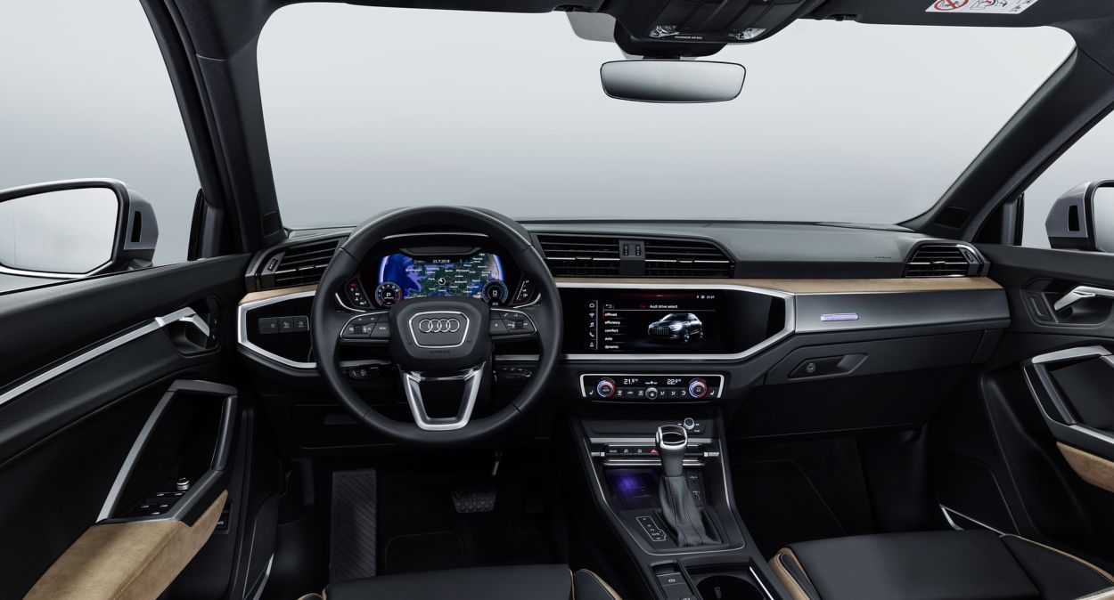 Audi () Q3 II (F3B):  
