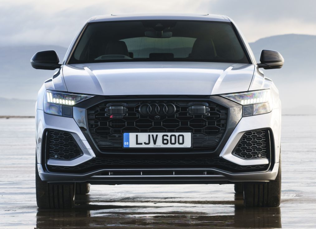 Audi () Q8 I:  