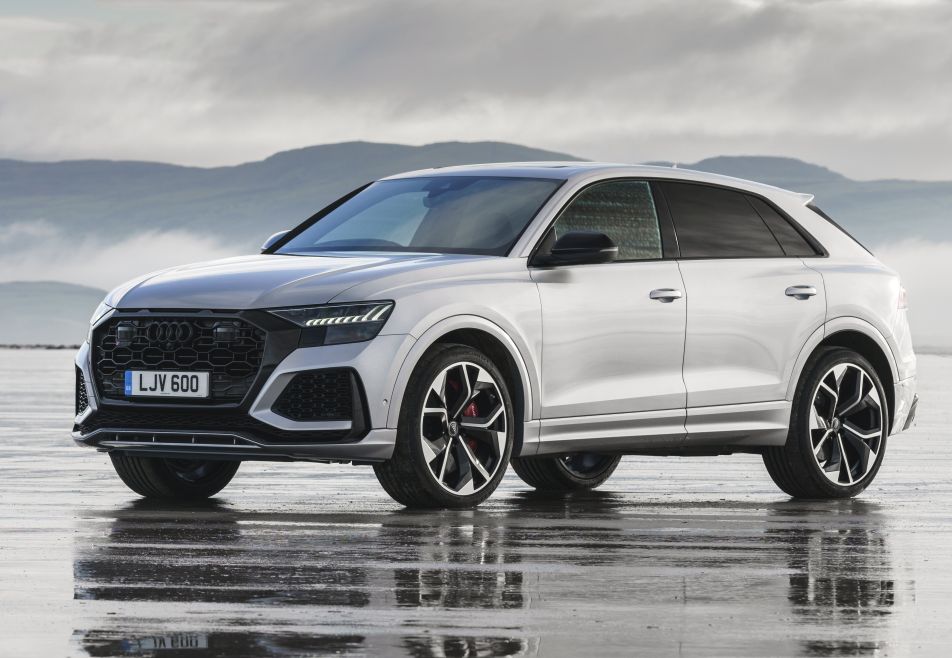 Audi () Q8 I:  