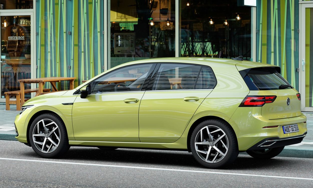 Volkswagen (VW) () Golf VIII:  