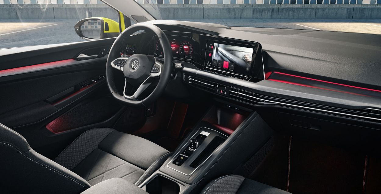 Volkswagen (VW) () Golf VIII:  