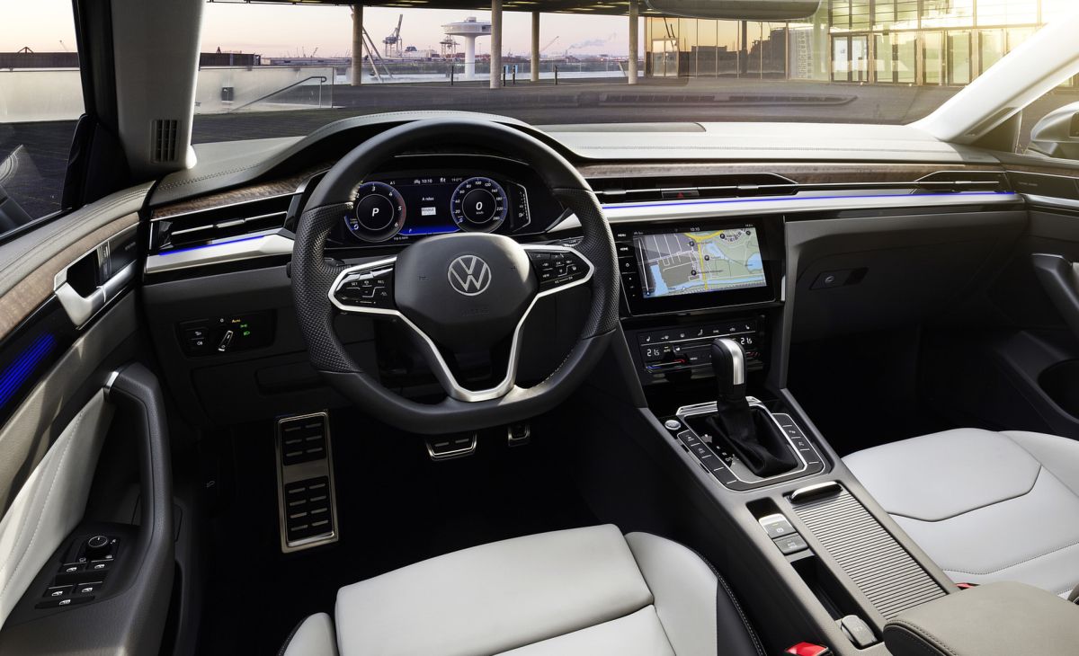 Volkswagen (VW) () Arteon Shooting Brake:  