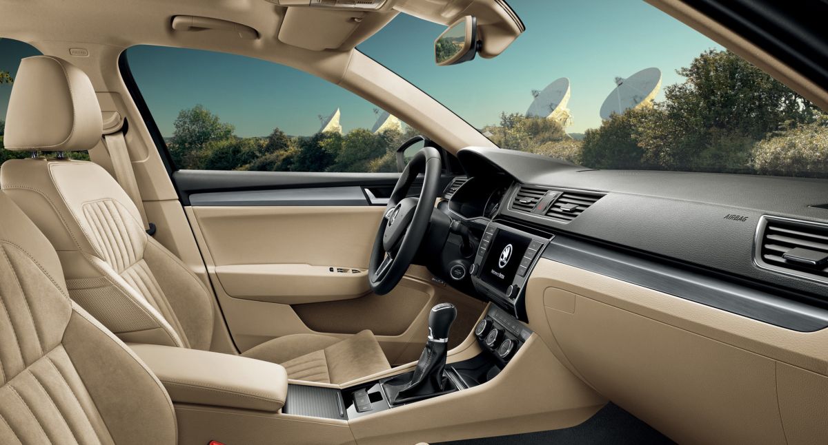 Skoda () Superb III Comby (3V5):  