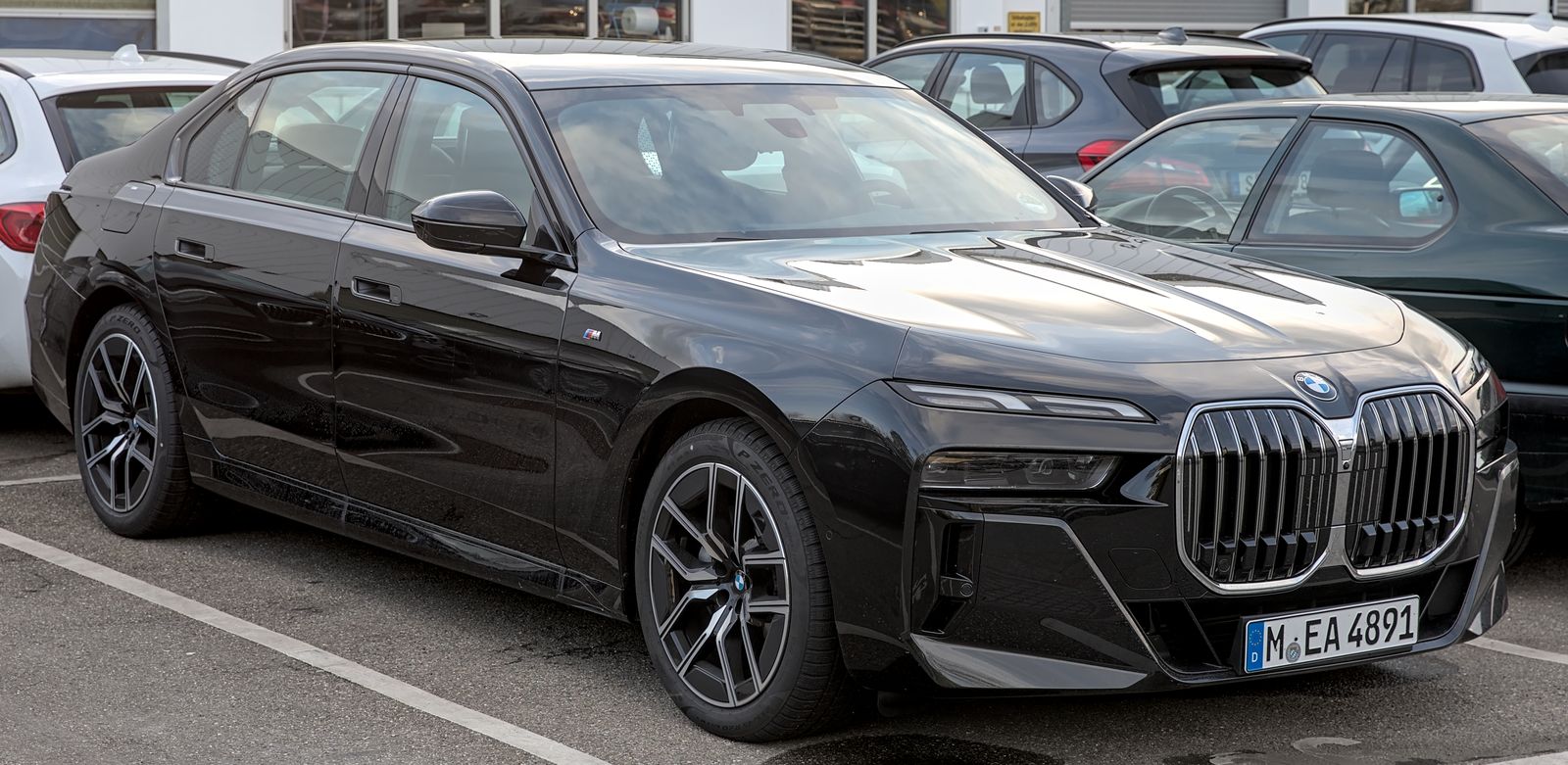 BMW () 7-Series (G70):  