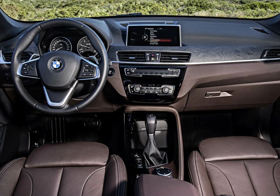BMW () X1 (F48):  
