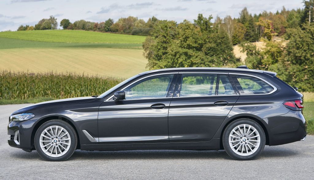 BMW () 5-Series (G31) Touring:  