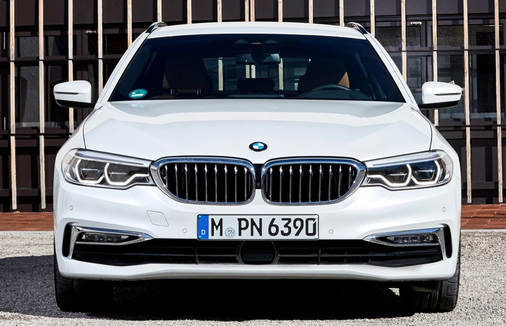 BMW () 5-Series (G31) Touring:  