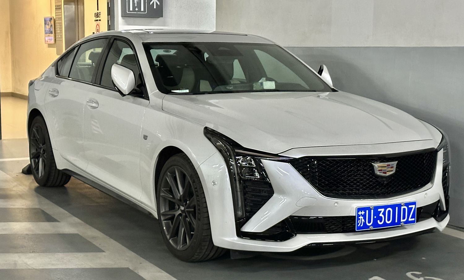 Cadillac () CT5:  