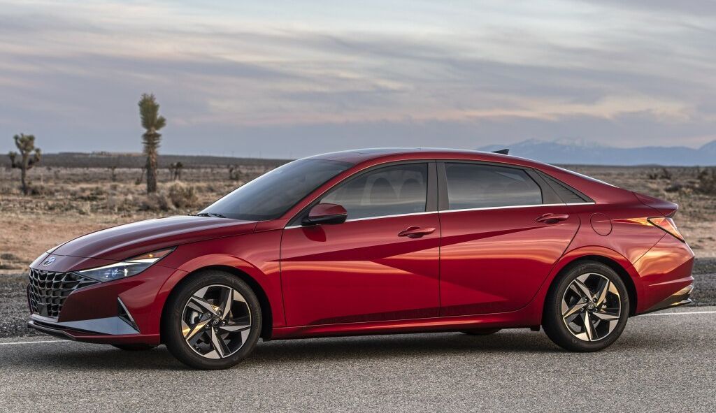 Hyundai () Elantra VII (CN7):  