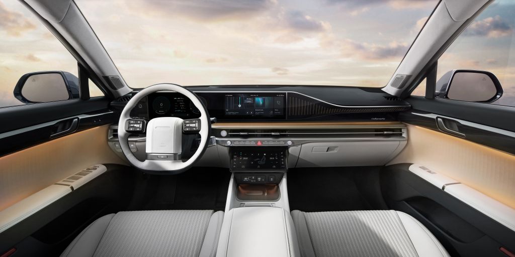 Hyundai () Grandeur VII (GN7):  