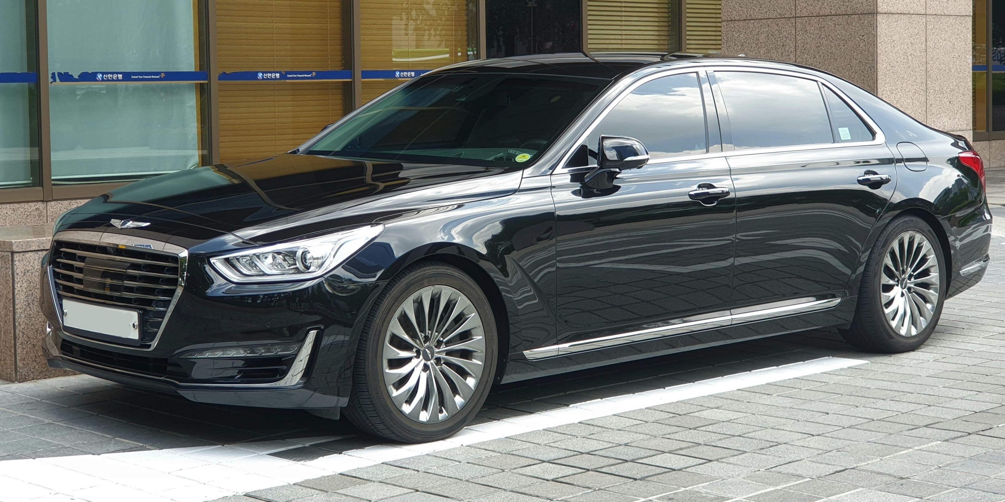 Genesis G90  