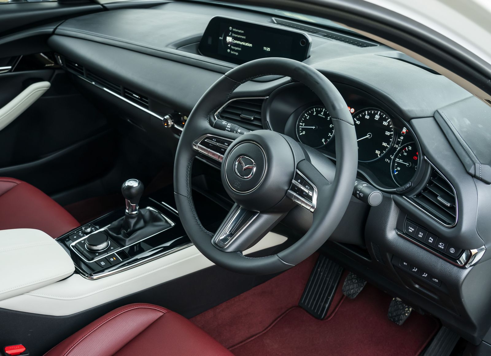 Mazda () CX-30 I (DM):  