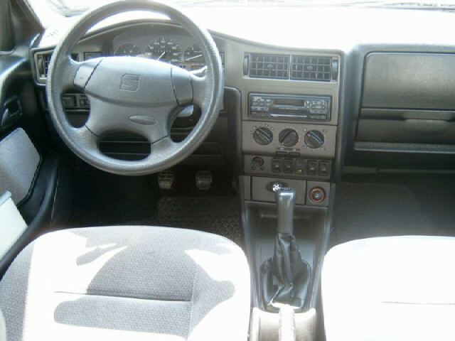 Seat () Toledo I (1L):  