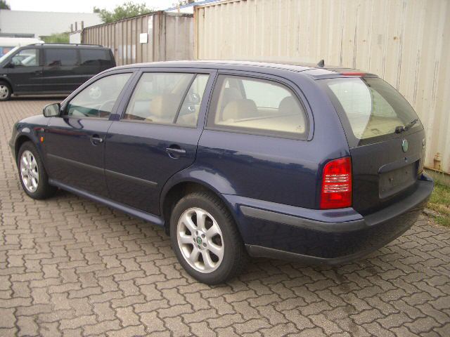 Skoda () Octavia I Combi (1U5):  